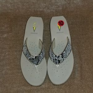 Volatile Wedge Sandels